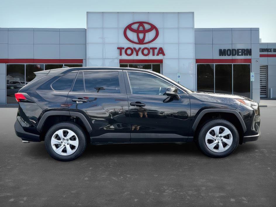 2023 Toyota RAV4 LE photo 4