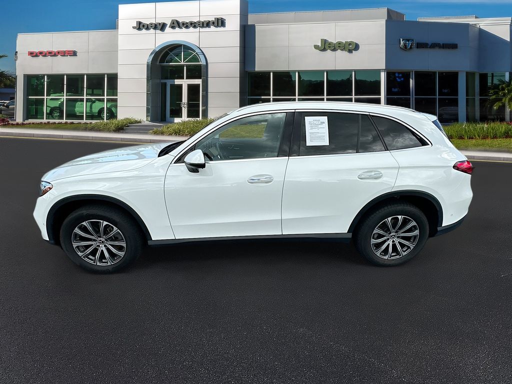 2024 Mercedes Benz GLC 300 photo 4