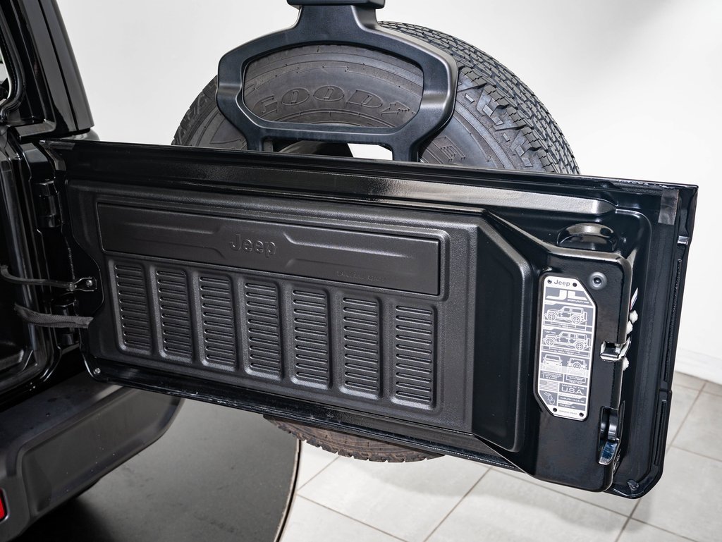 2022 Jeep Wrangler Unlimited Sahara photo 14