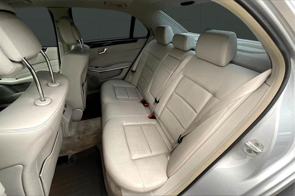 2014 Mercedes Benz E 250 4MATIC photo 24