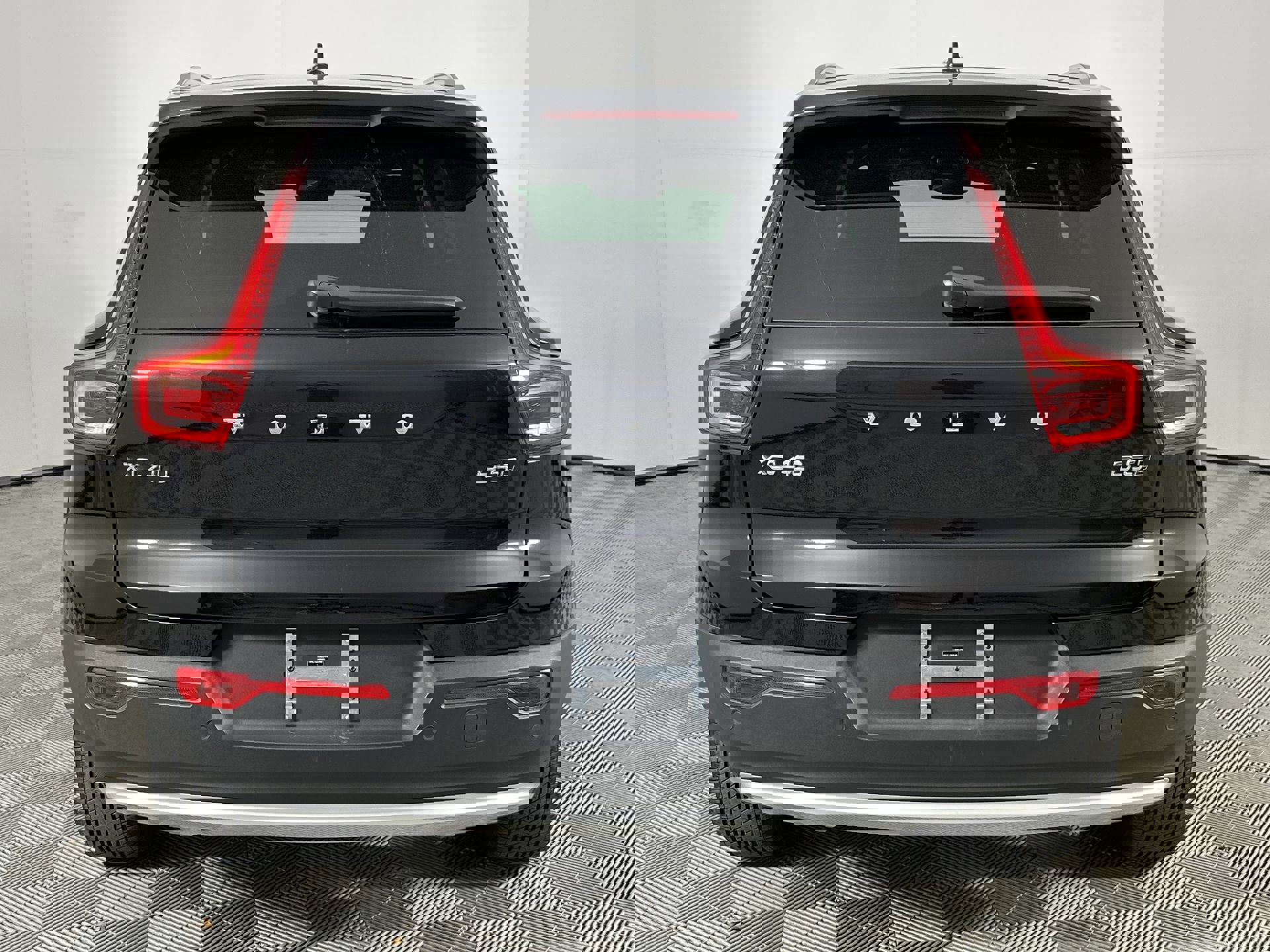2025 Volvo XC40 Core photo 3