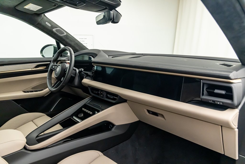 2024 Porsche Macan Electric Turbo photo 25