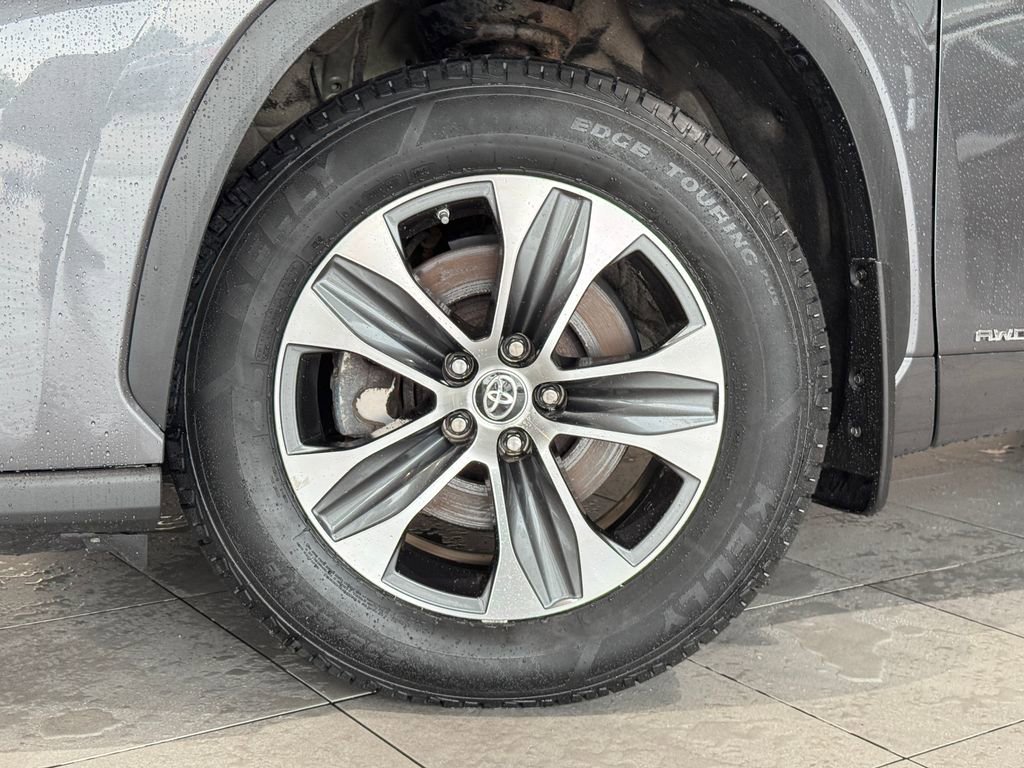 2022 Toyota Highlander Hybrid XLE photo 4