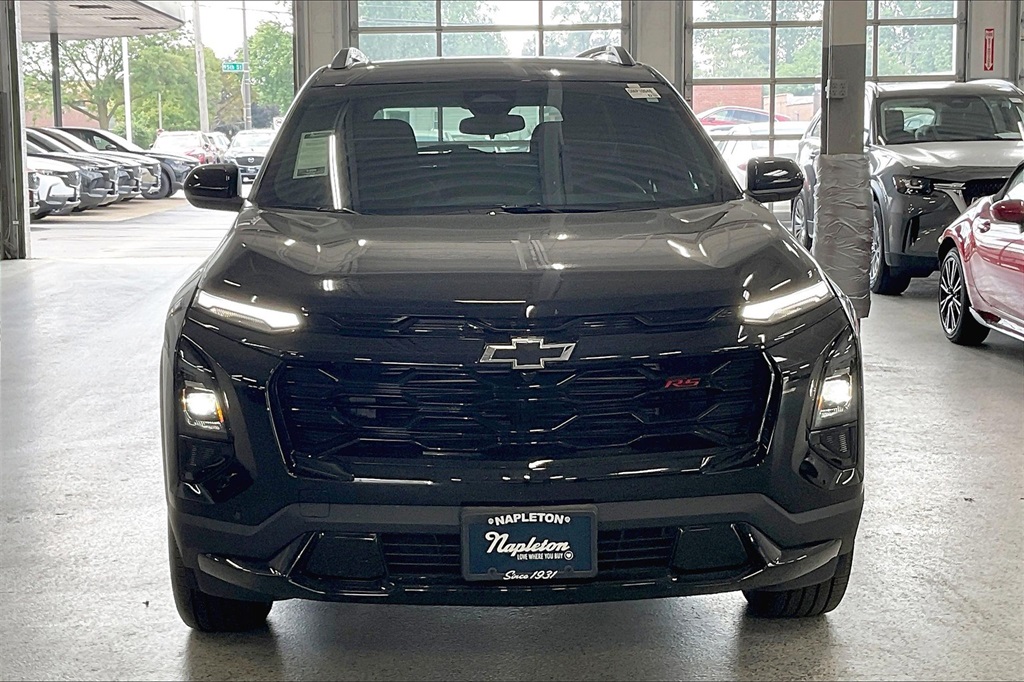 2025 Chevrolet Equinox RS photo 2
