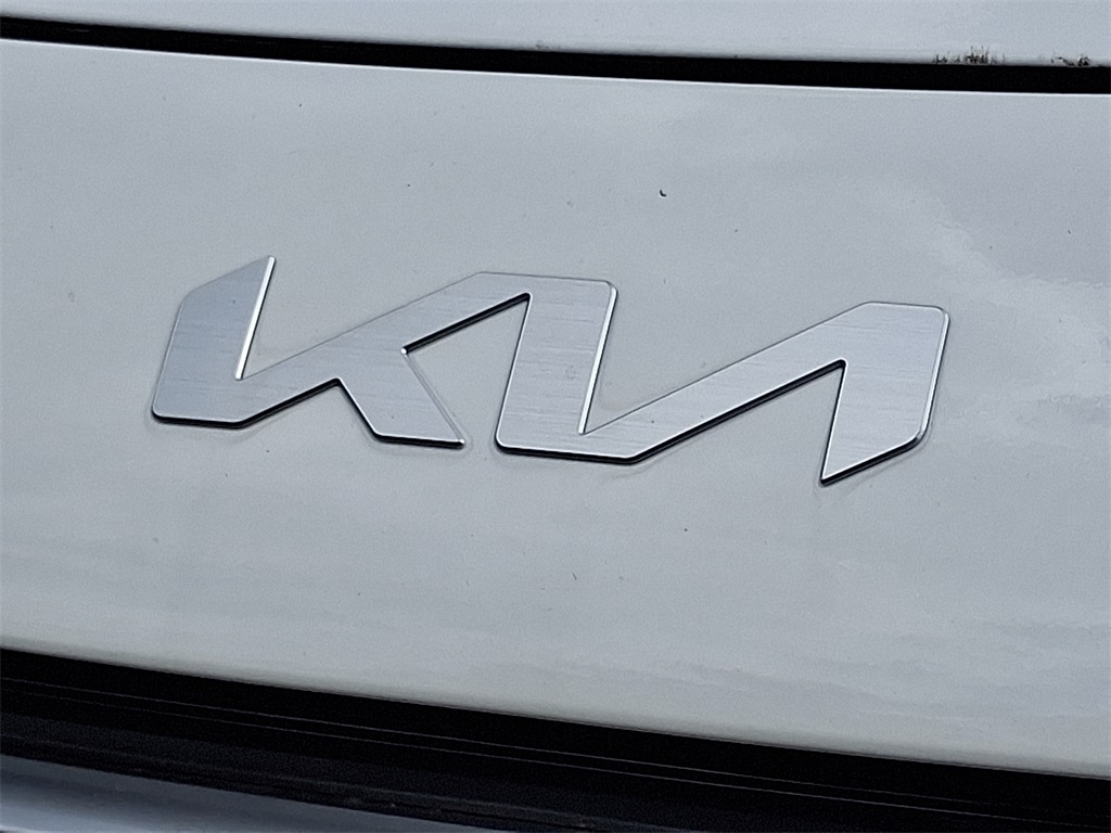 2025 Kia Niro EX Touring photo 17