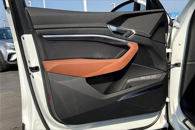 2022 Audi e-tron Premium Plus photo 18