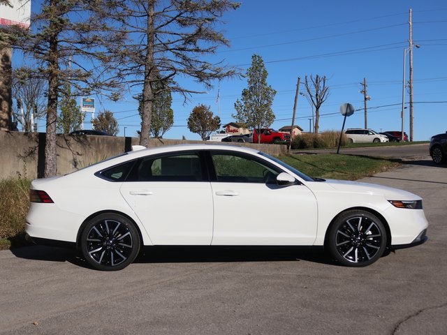 2025 Honda Accord Hybrid Touring photo 4