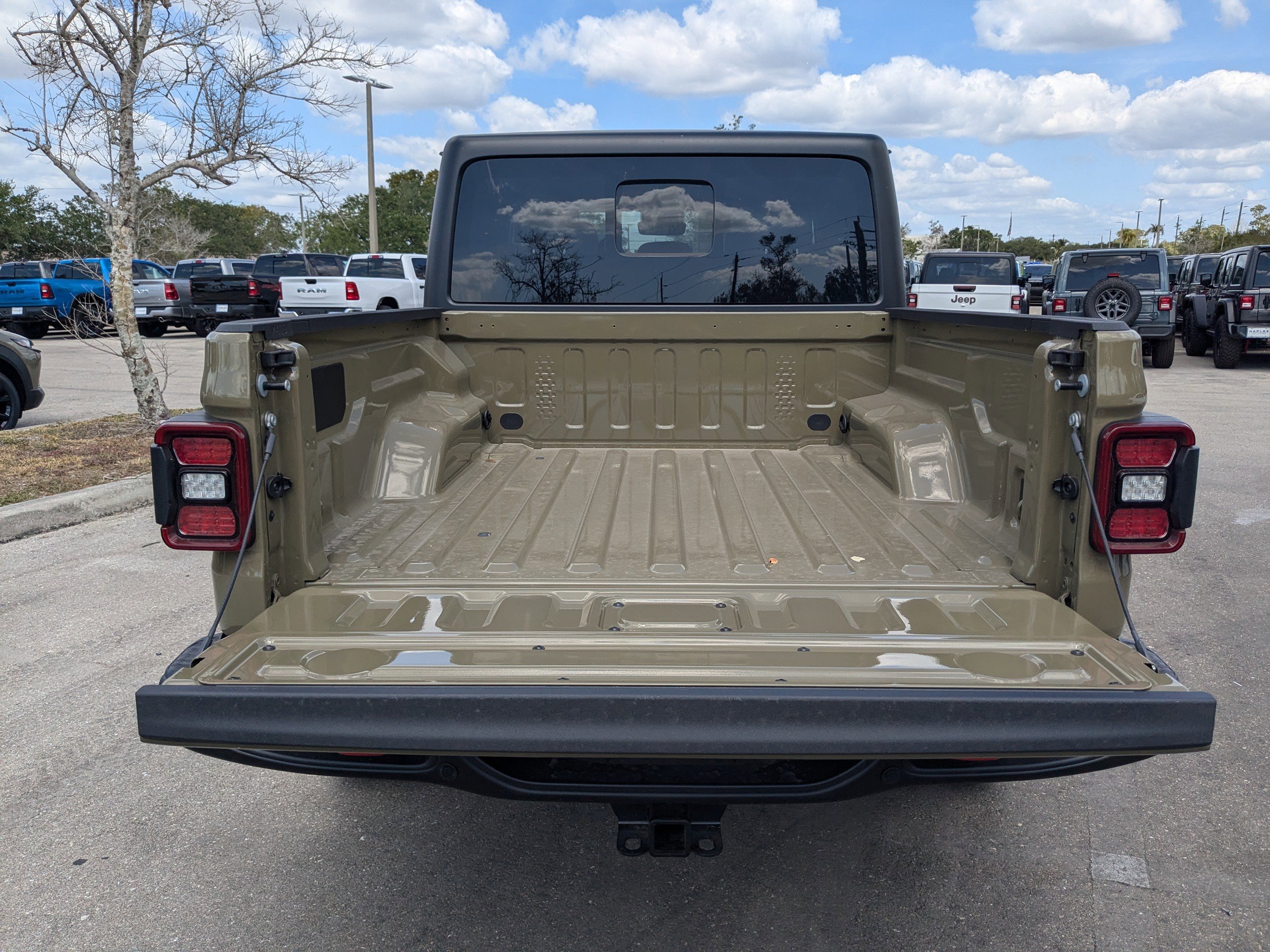 2025 Jeep Gladiator Rubicon photo 13