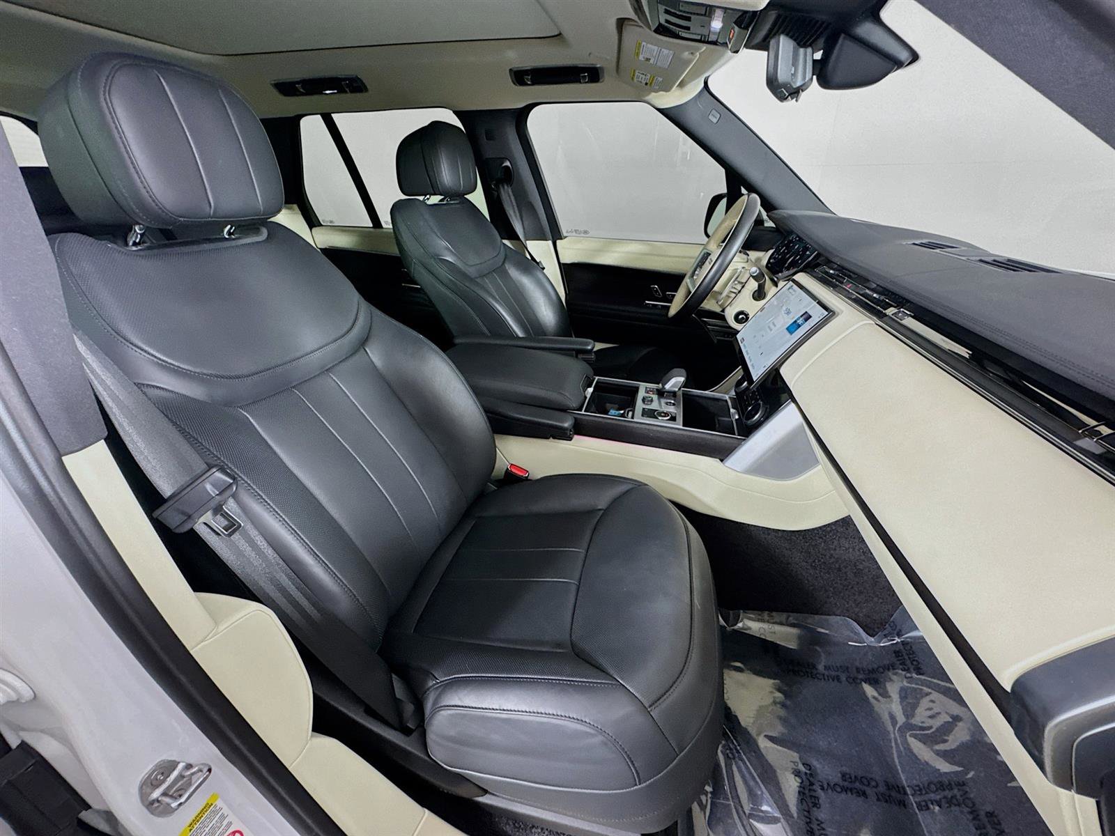 2023 Land Rover Range Rover SE photo 24