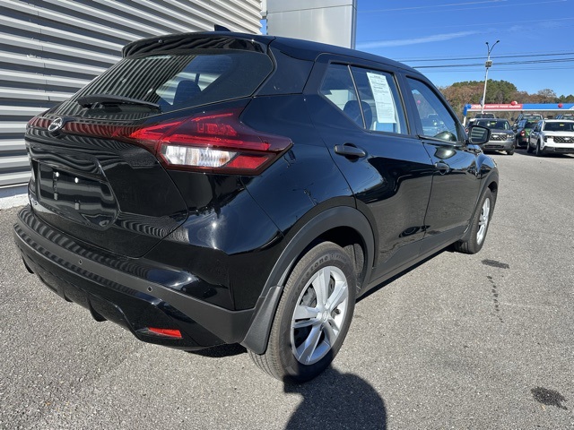 2024 Nissan Kicks S photo 3