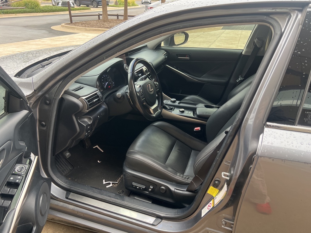 2018 Lexus IS 300 photo 4