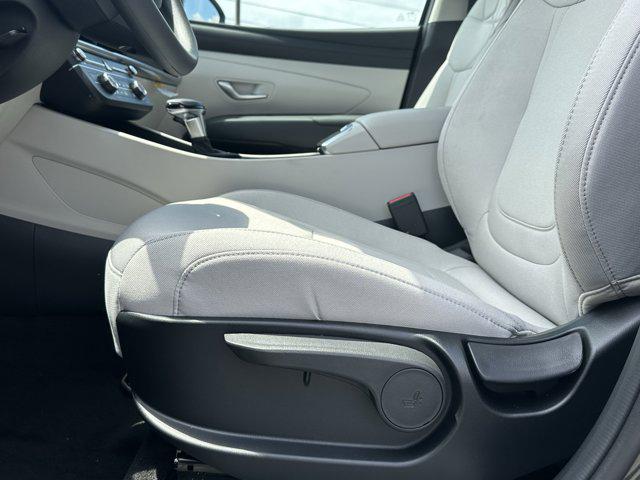 2025 Hyundai Tucson SE photo 8