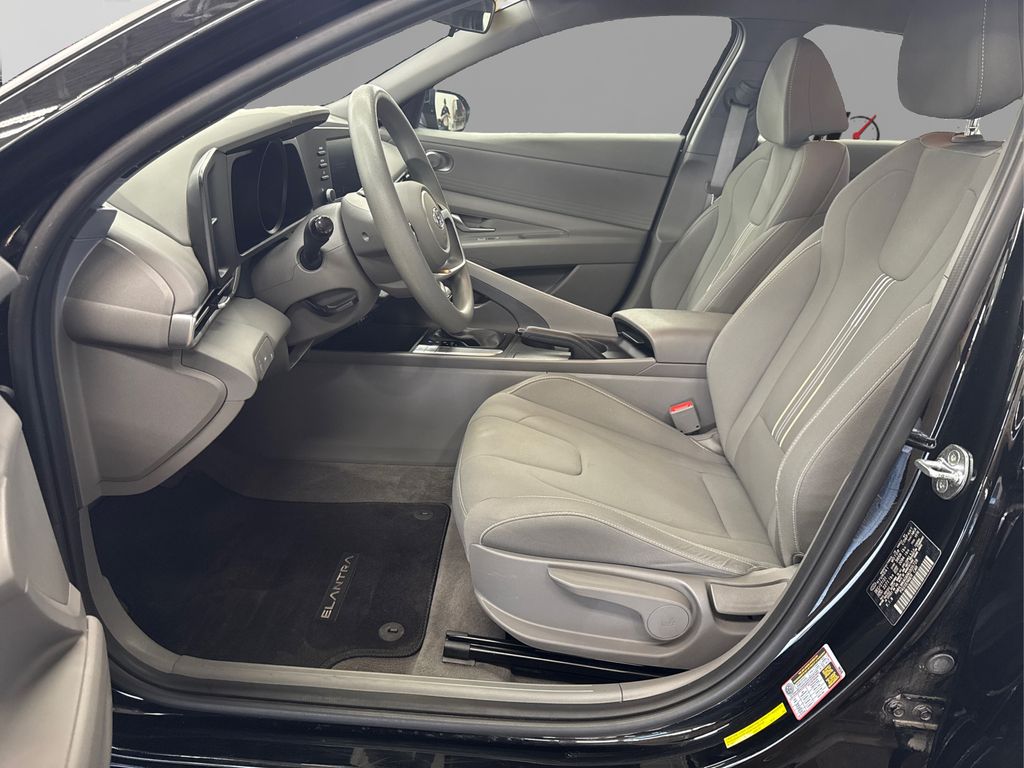 2022 Hyundai Elantra SEL photo 9