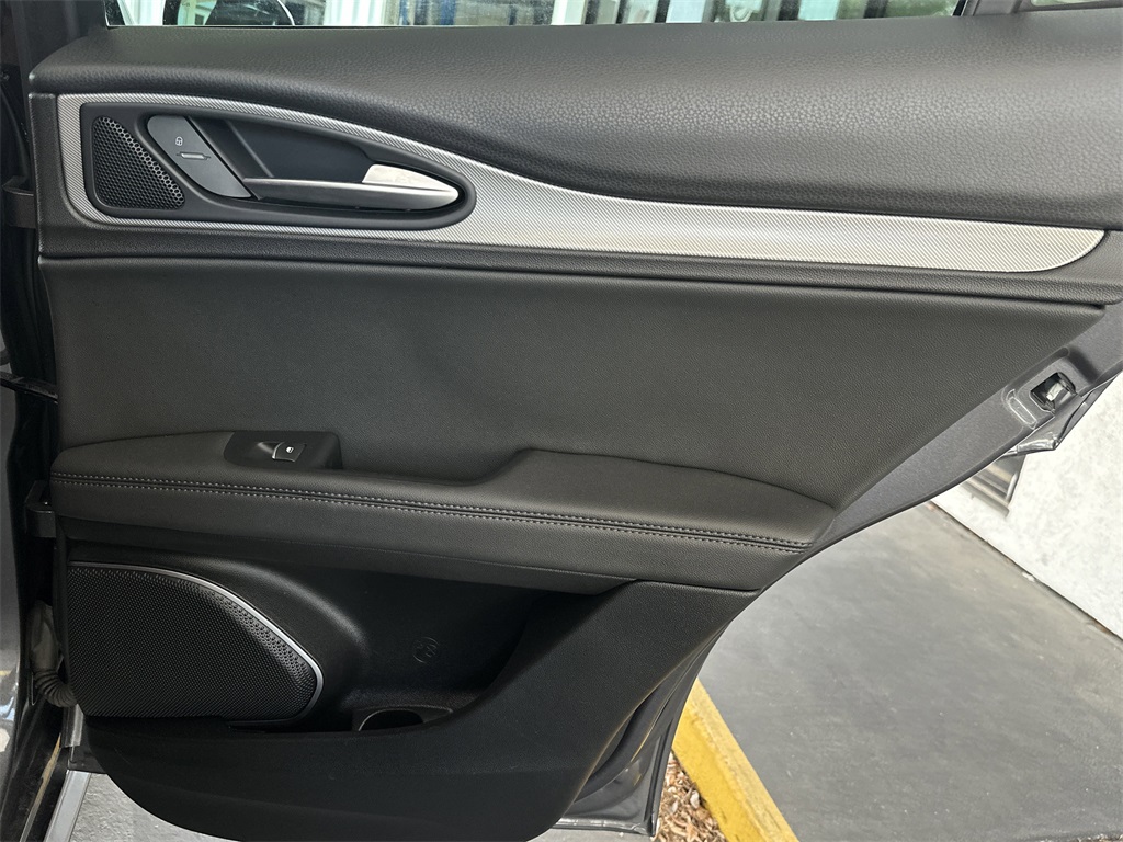 2023 Alfa Romeo Stelvio Ti photo 31