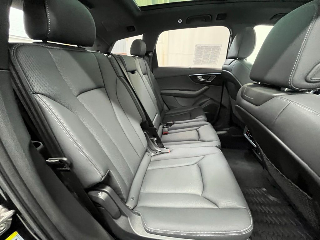 2025 Audi Q7 55 Premium Plus photo 24