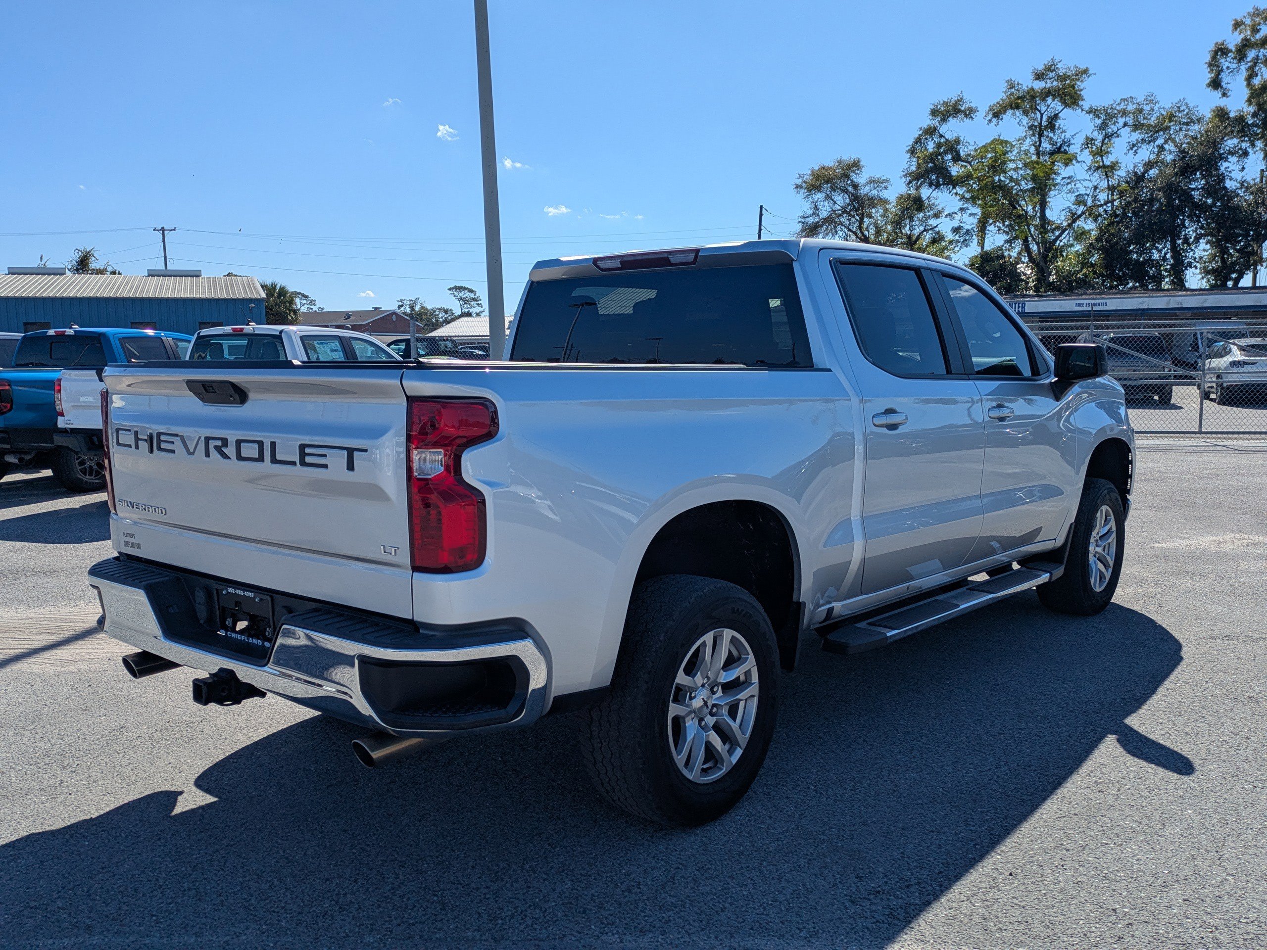 2021 Chevrolet Silverado 1500 LT photo 2
