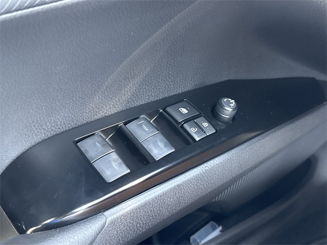 2025 Toyota Camry SE photo 14