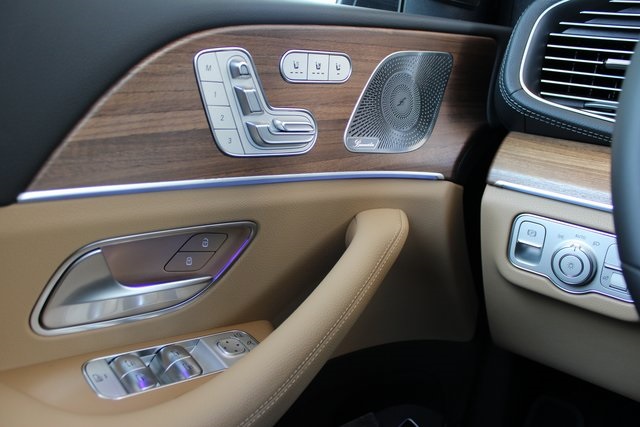 2026 Mercedes Benz GLS 450 4MATIC photo 24