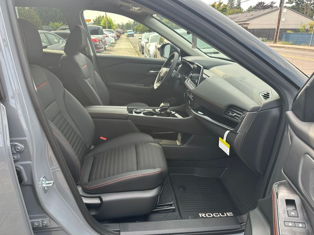 2026 Nissan Rogue SV photo 14