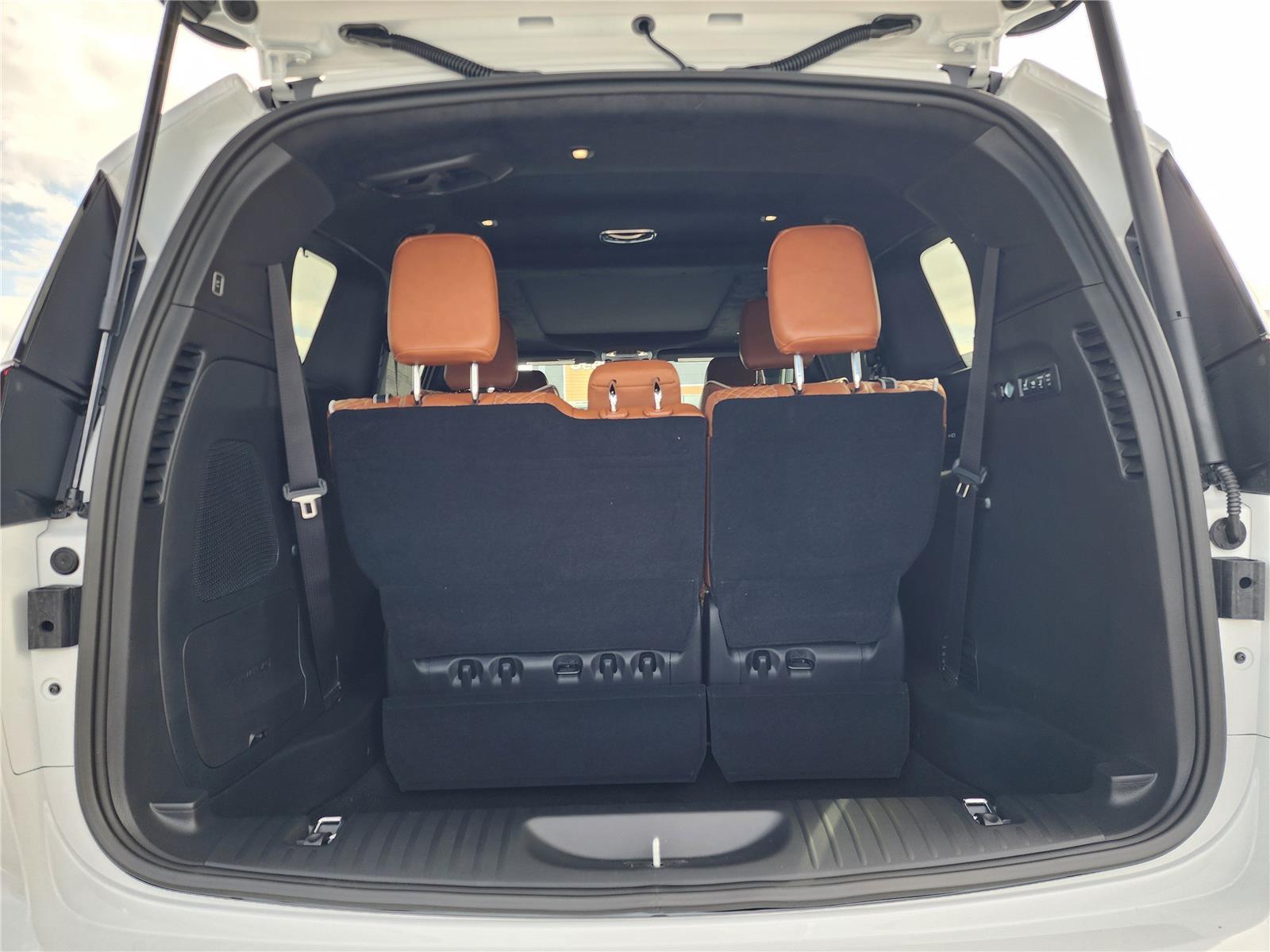 2026 Chrysler Pacifica Pinnacle photo 4