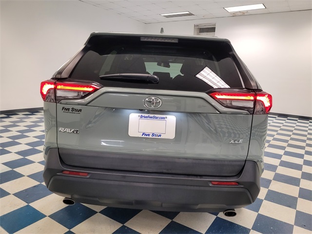2021 Toyota RAV4 XLE photo 3