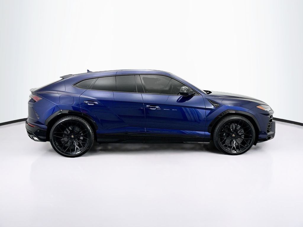 2020 Lamborghini Urus Base photo 4