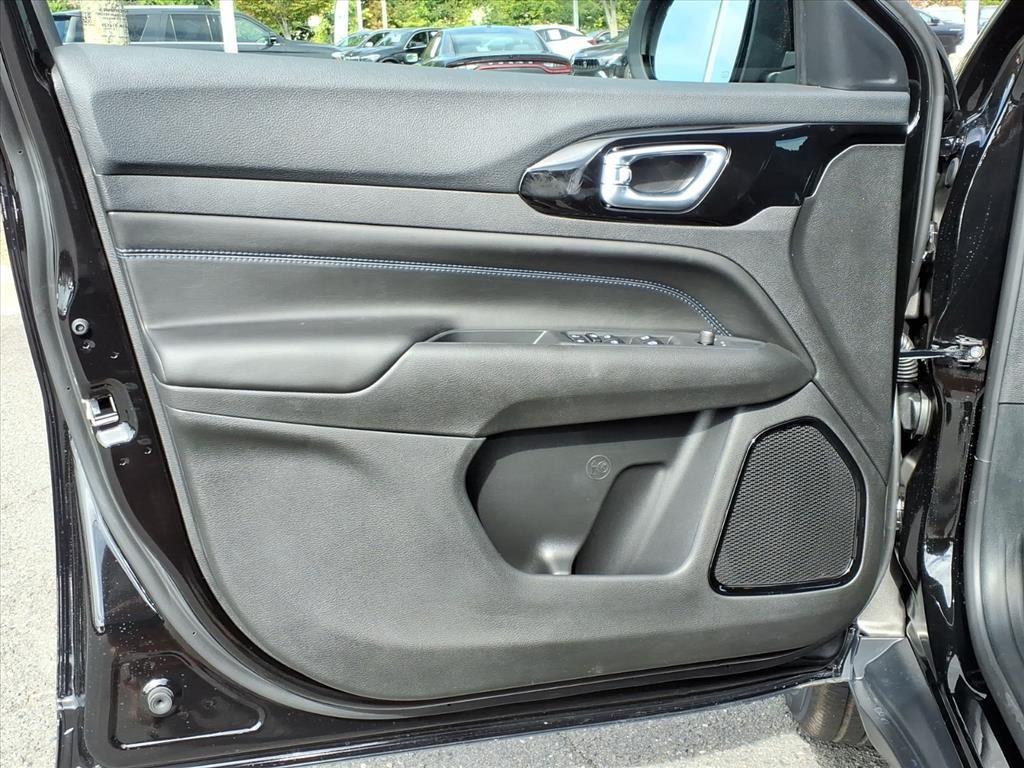 2026 Jeep Compass Latitude Altitude photo 4