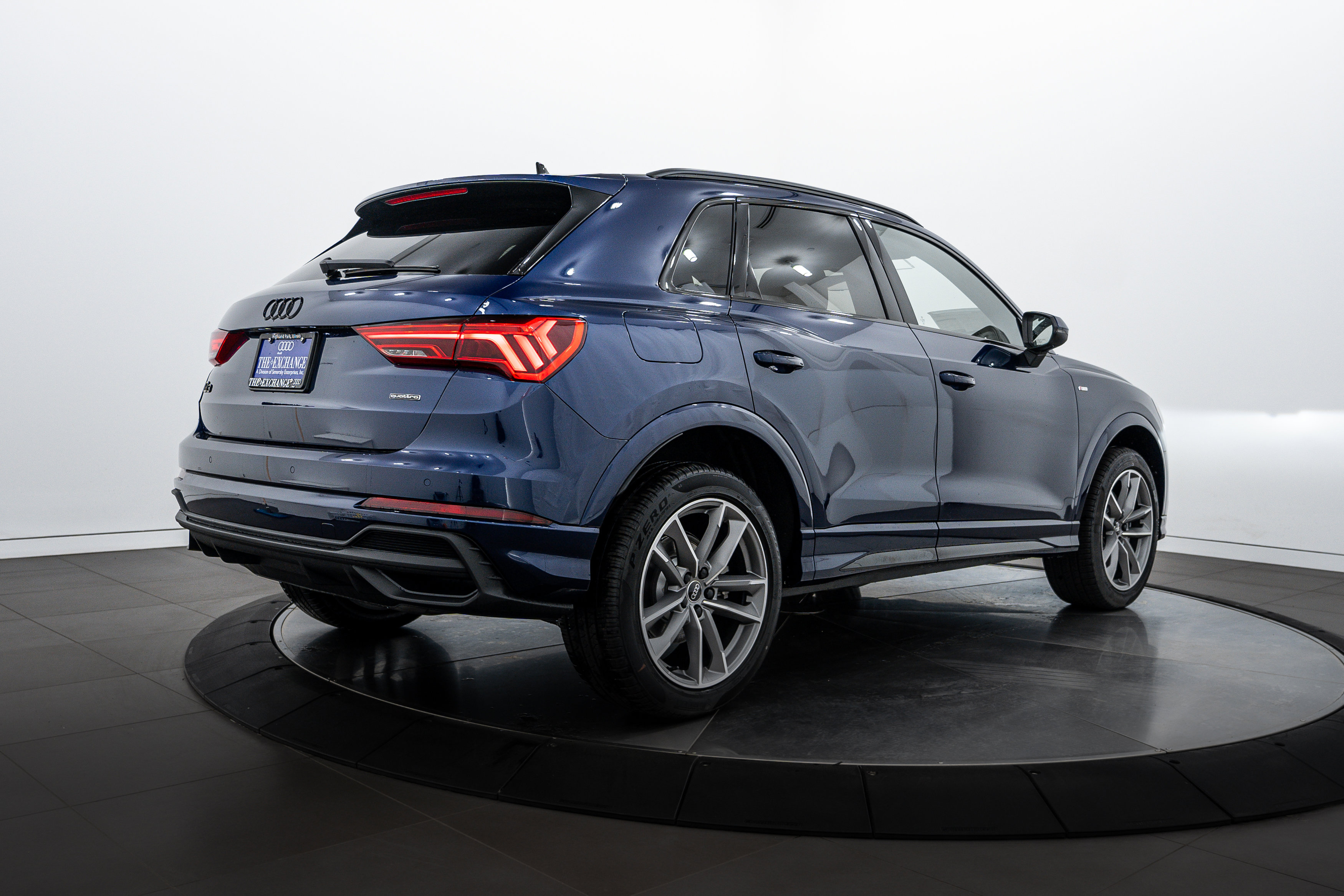 2025 Audi Q3 S line Premium photo 4