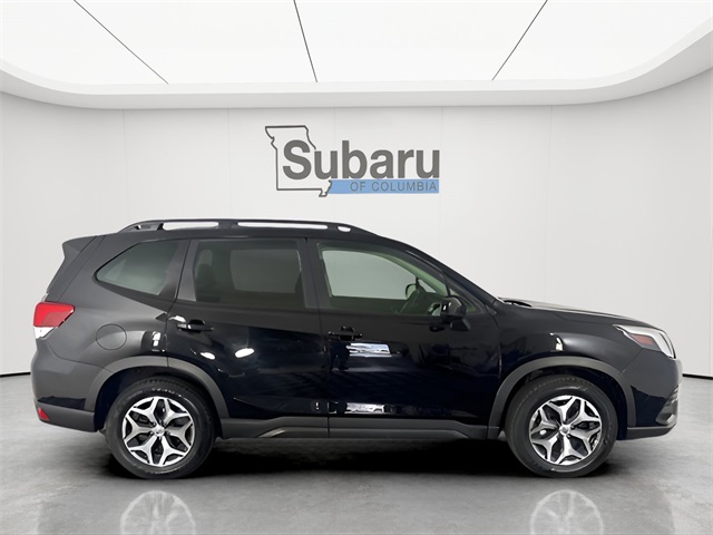 2022 Subaru Forester Premium photo 4