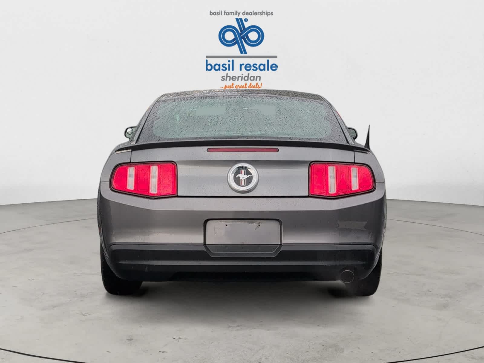 2010 Ford Mustang V6 Premium photo 5