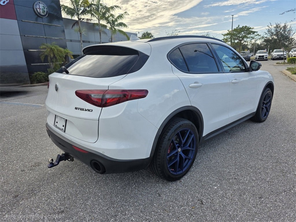 2019 Alfa Romeo Stelvio Base photo 3