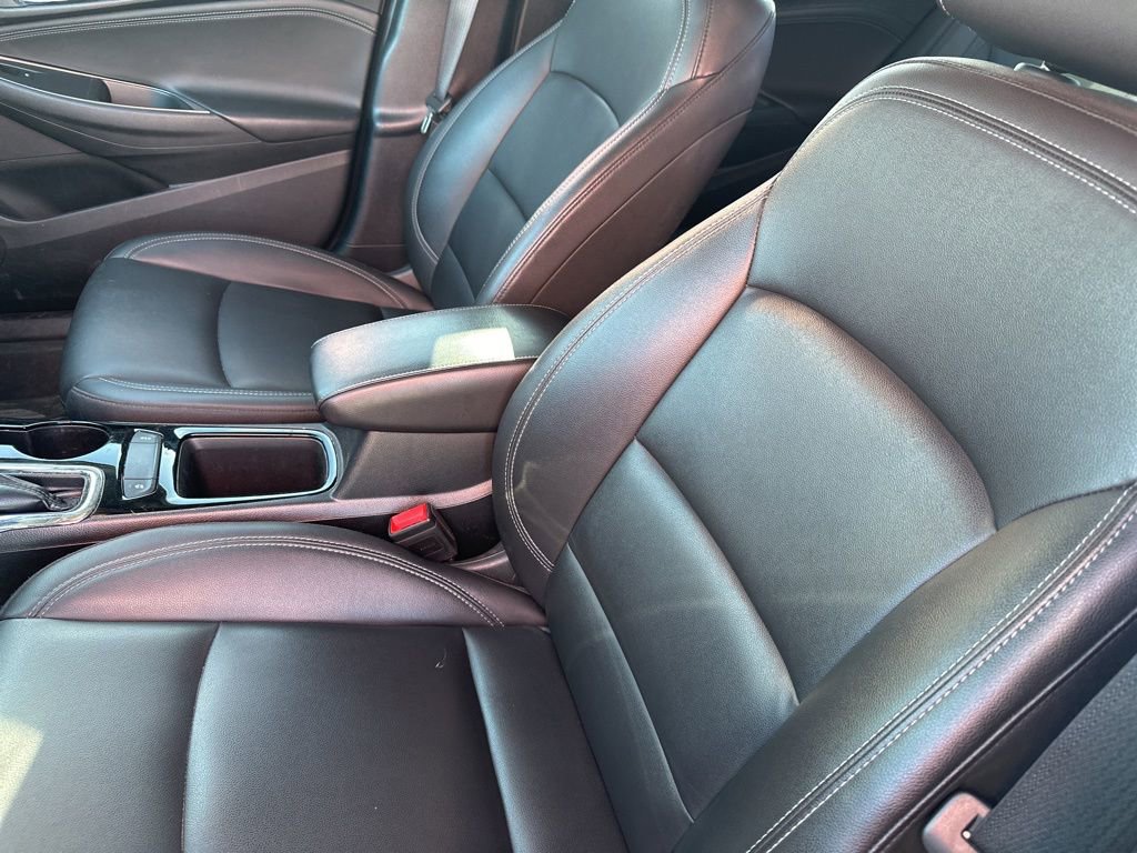 2019 Chevrolet Cruze Premier photo 2