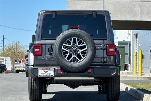 2025 Jeep Wrangler Sahara photo 7