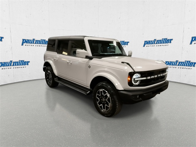 2025 Ford Bronco Outer Banks photo 2