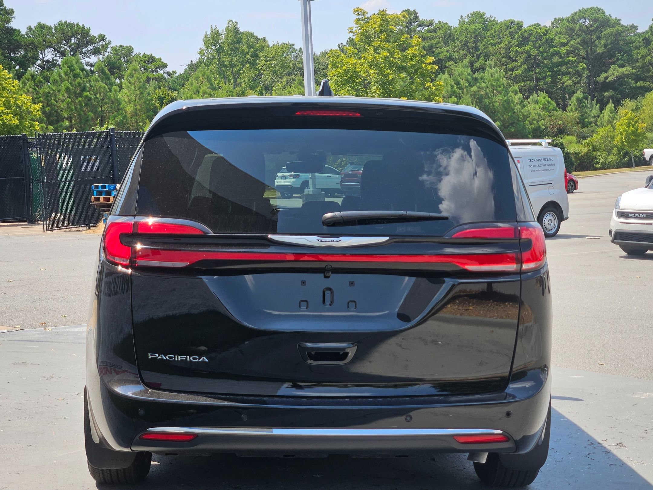 2026 Chrysler Pacifica photo 6