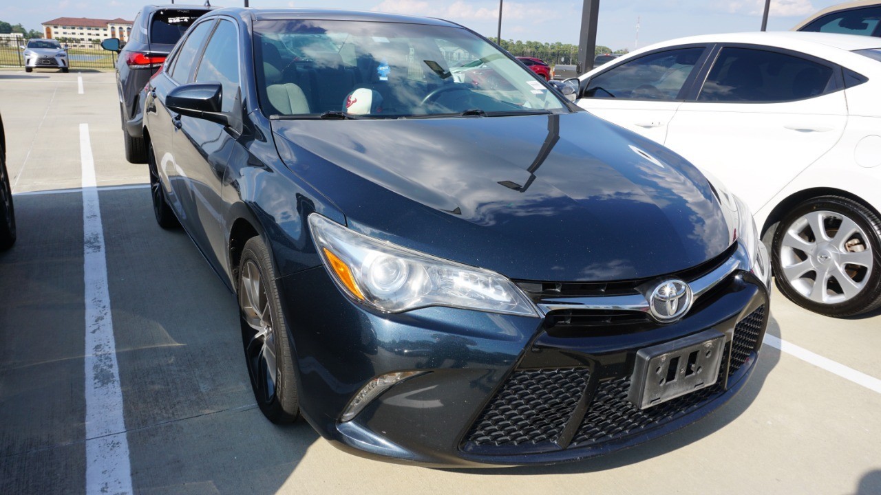 2017 Toyota Camry XLE XSE photo 2