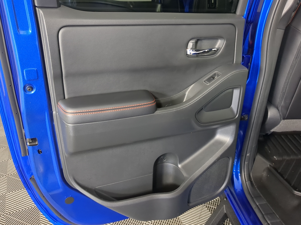 2025 Nissan Frontier PRO-4X photo 13