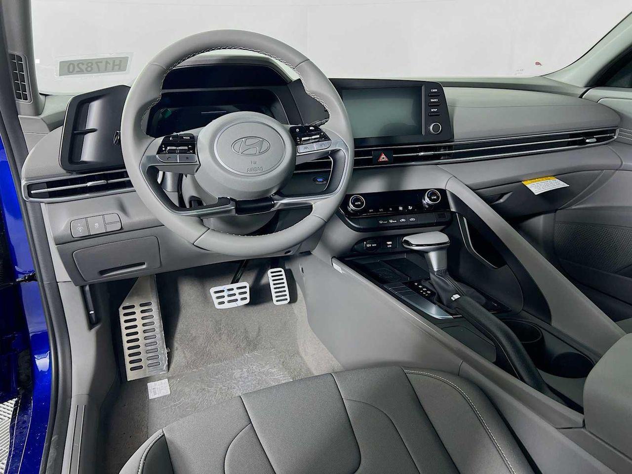 2025 Hyundai Elantra SEL Sport photo 6