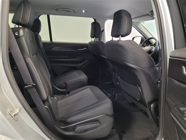 2023 Jeep Grand Cherokee Laredo photo 12