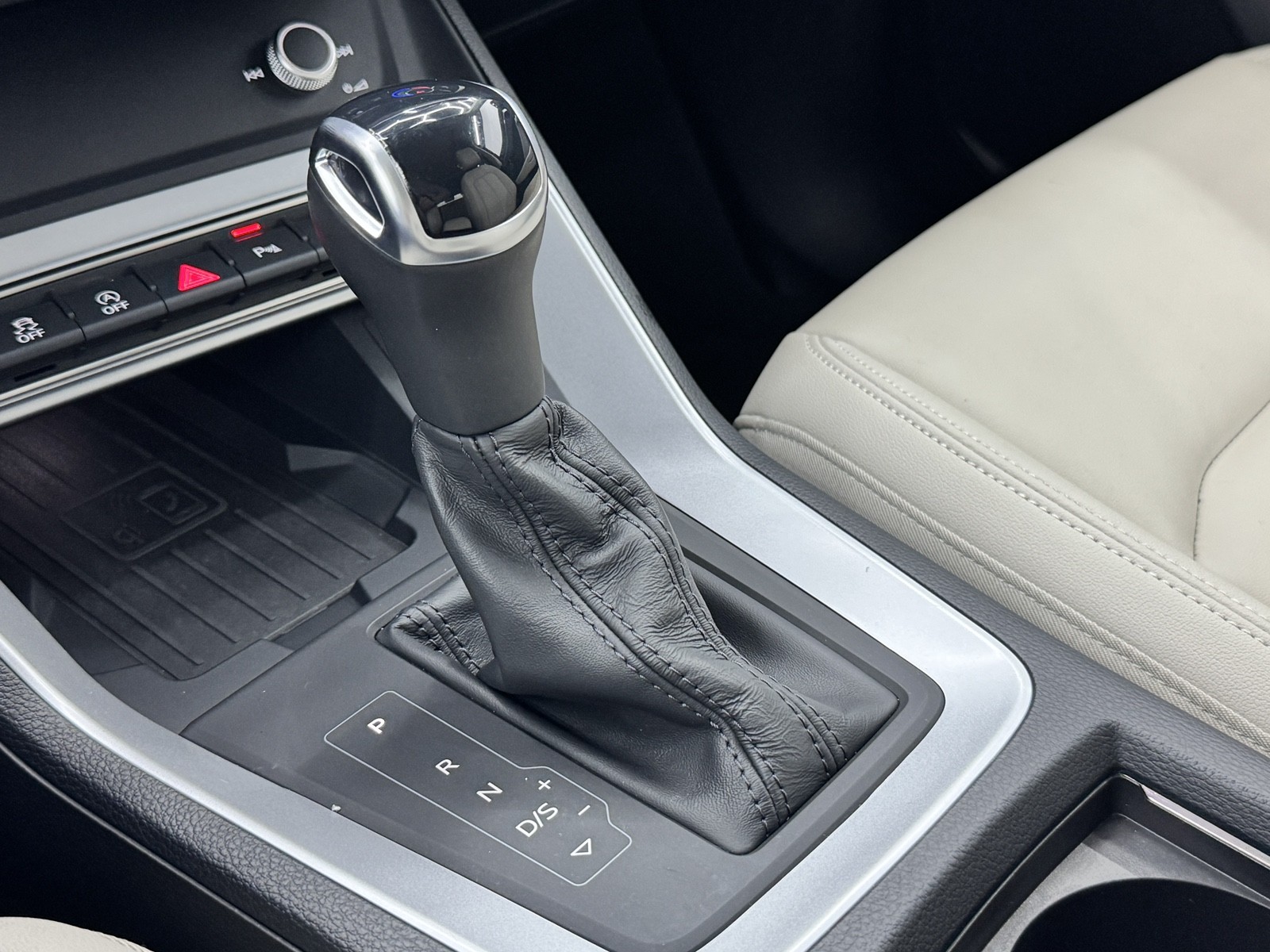 2024 Audi Q3 S line Premium photo 29