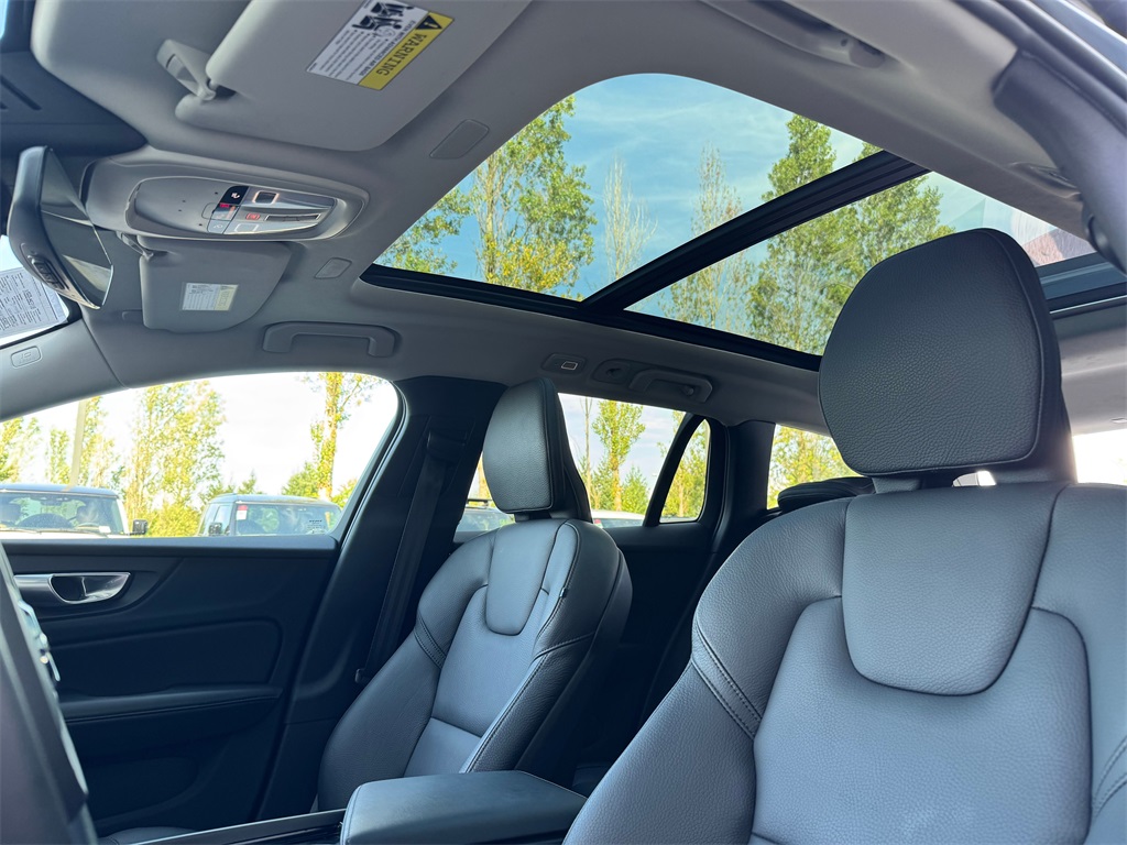 2024 Volvo V60 Cross Country B5 Plus photo 21
