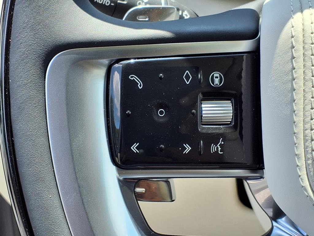 2025 Land Rover Range Rover SE photo 14