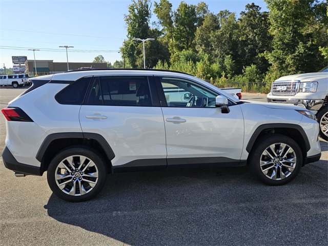 2023 Toyota RAV4 XLE Premium photo 8