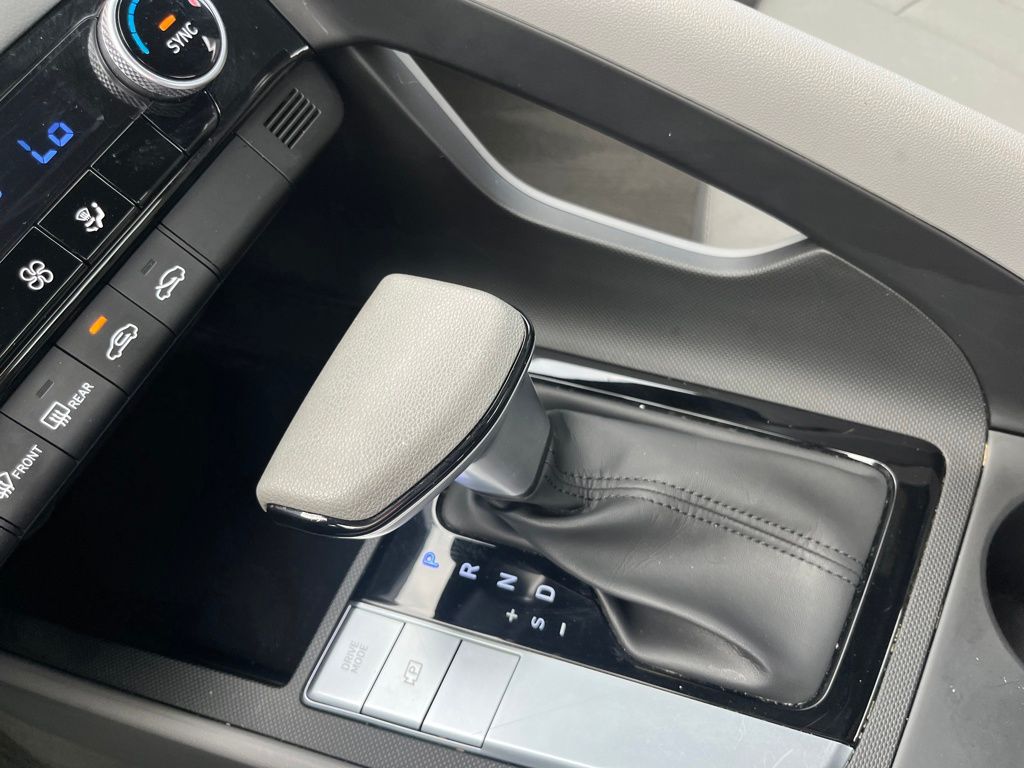2024 Hyundai Elantra SEL photo 25