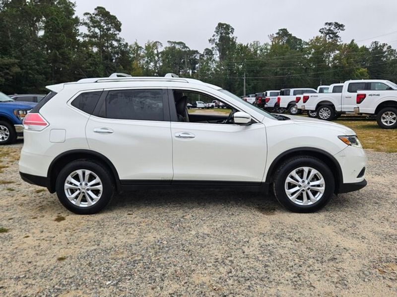 2016 Nissan Rogue SV photo 12
