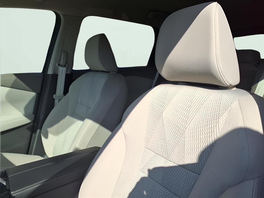 2025 Nissan Rogue SV photo 18