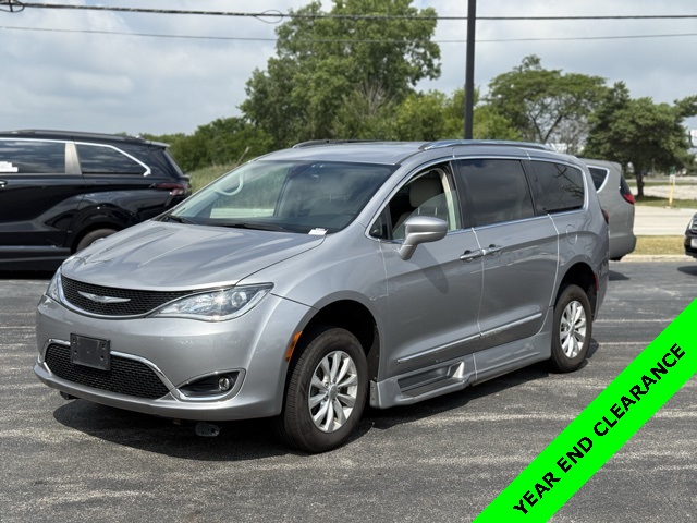 2018 Chrysler Pacifica Touring L Plus's photo