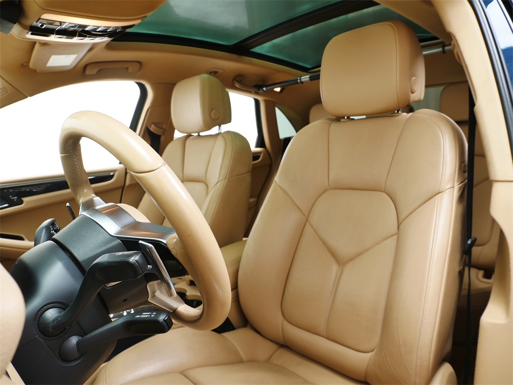 2015 Porsche Macan S photo 3