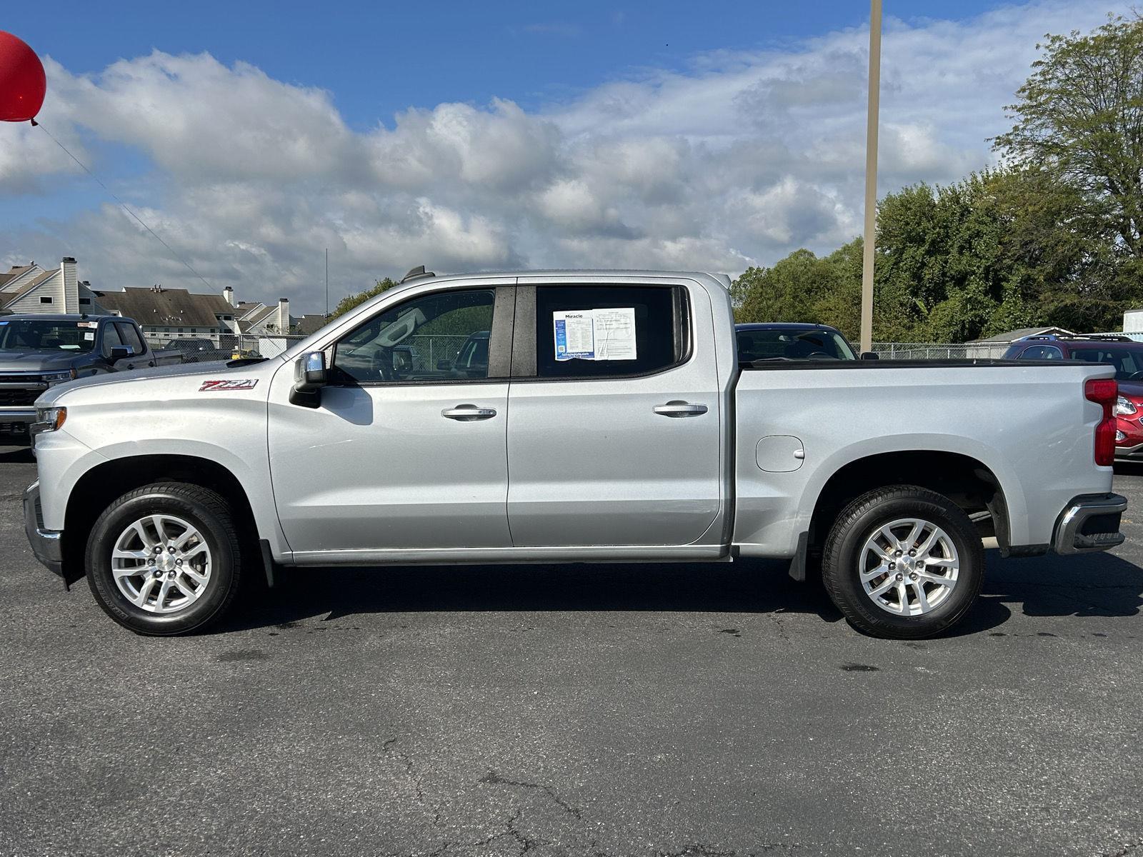 2022 Chevrolet Silverado 1500 LT photo 4