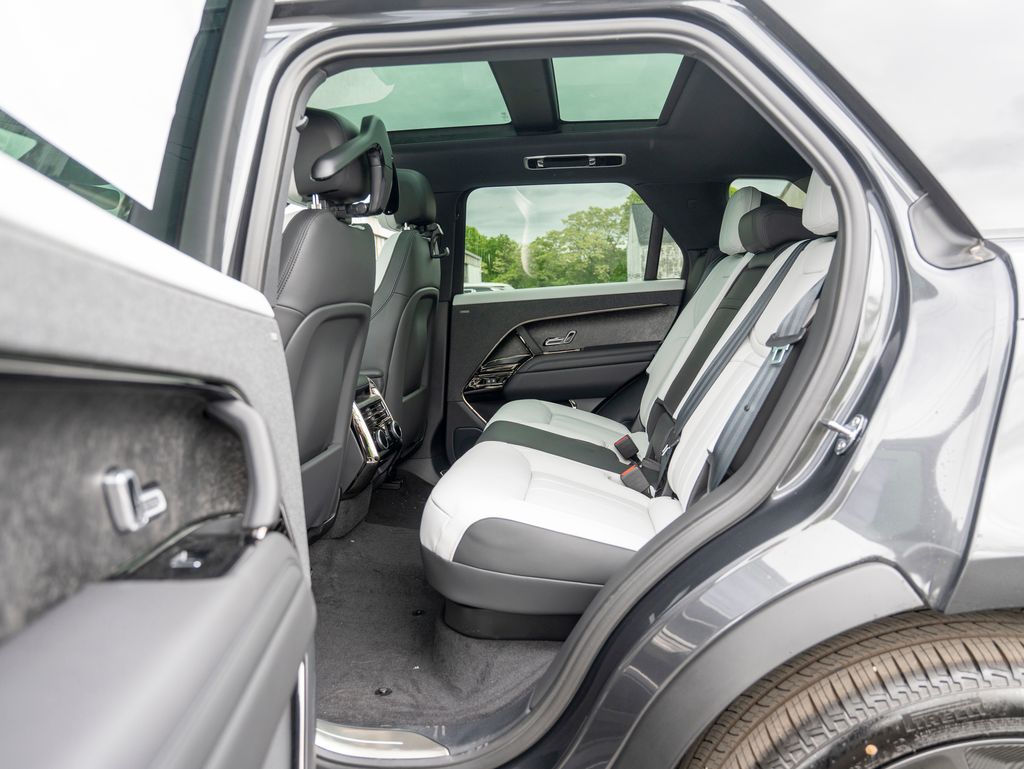 2025 Land Rover Range Rover Sport SE photo 20